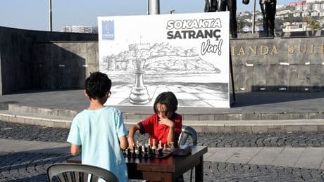 Kuşadası’nda "Sokakta Satranç Var" etkinliği düzenlendi