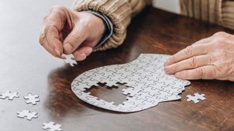 Alzheimer bulguları genç yaşlarda ortaya çıkabilir
