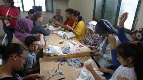 Hatay’da kadınlar hem öğreniyor hem üretiyor | Esentepe’de Mozaik Kadın Derneği kadınlarla buluştu