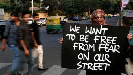 Una joven de 19 años violada reiteradamente por 23 hombres durante seis días en la India
