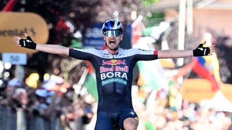 Denz es el más fuerte de los fugados y Juan Ayuso se retira del Giro de Italia