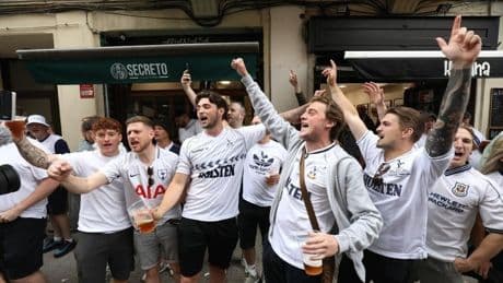 Seguidores del Tottenham corean su versión del 'Waka waka': «Cause this is BILBAO!»