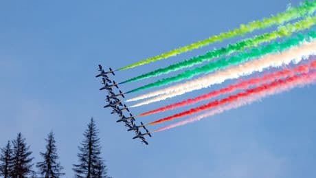 Drie vliegtuigen van Italiaans stuntteam raken elkaar in de lucht