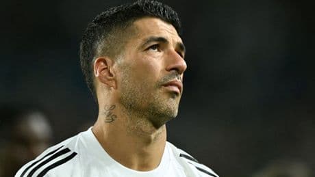 Spugende Suarez krijgt zes wedstrijden schorsing: 'Mijn oprechte excuses'