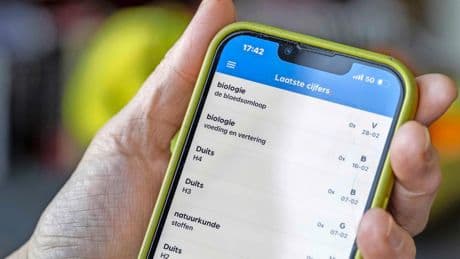 Zorgen in Kamer over cijferstress bij leerlingen door school-apps: ’Controlezucht ouders schiet door’