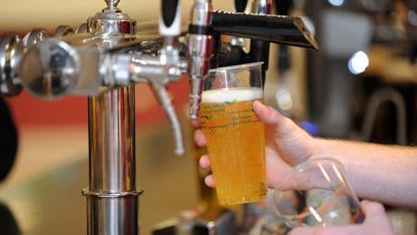Hospitality firms need support to improve pay and conditions, report finds