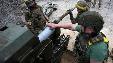 Rusia acusa a su hasta ahora aliada Serbia de suministrar armamento a Ucrania: "Nos intenta apuñalar por la espalda"