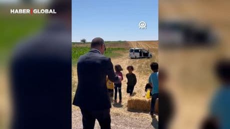 Yol kenarında limonata satarak dondurma parası biriktiren çocuklara kaymakamdan sürpriz