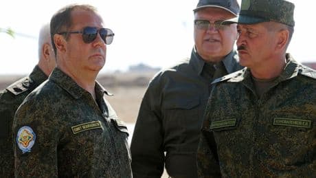 Ex-Kremlchef Medwedew wirft Finnland Kriegsvorbereitung vor