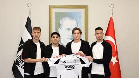 Beşiktaş, 4 genç futbolcuyla profesyonel sözleşme imzaladı!