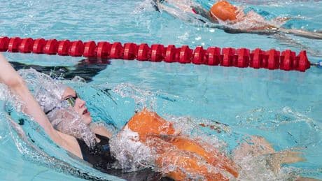 Olympia-Schwimmerin Nina Holt nimmt teil: Rettungsschwimmer gehen auf Weltrekordjagd im Vitusbad