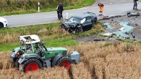 Rettungshubschrauber nötig: Traktor überschlägt sich - Zwei Kinder schwer verletzt