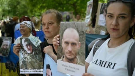 Guerre en Ukraine : attaque russe sur Kiev, à l'aube d'un deuxième échange de prisonniers