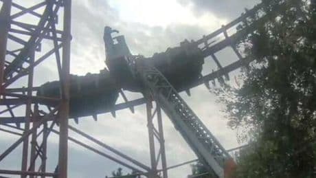 Paura a Cinecittà World: guasto alle montagne russe, passeggeri bloccati a mezz'aria