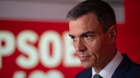 Federico a las 7: Pedro Sánchez se atrinchera y se lanza en tromba contra el PP