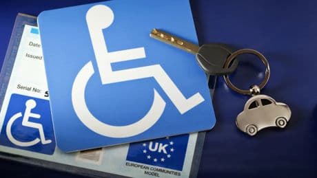 Piden endurecer sanciones a los familiares de personas con tarjetas de movilidad reducida que hacen un uso fraudulento de ellas