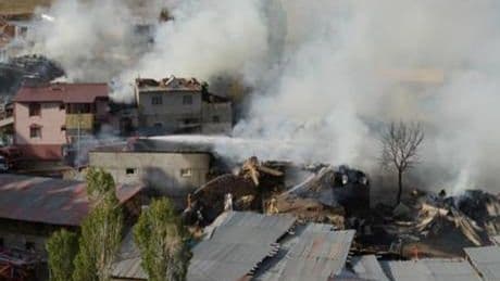 Erzurum Yakutiye'de köyde çıkan yangın tam 6 saat sonra söndürüldü