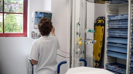 Salud utilizará inteligencia artificial para que redacte los informes tras las consultas médicas