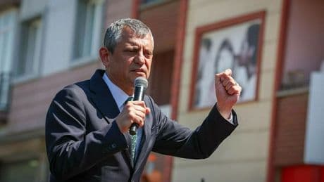 Özgür Özel'den '19 Mayıs' paylaşımı: Boyun eğmeyenlerin büyük yürüyüşünün başlangıcıdır bugün
