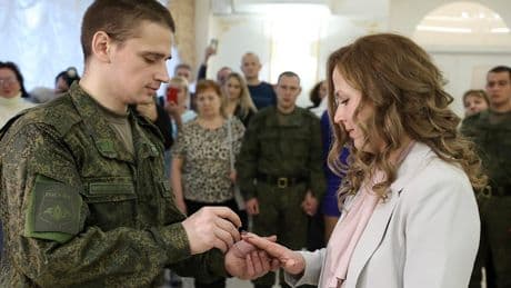 Russisches Gesetz fordert - Scheidungsverbot für Soldaten-Frauen!