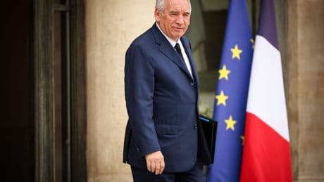 Droits de douane : Bayrou dénonce « un jour sombre » où l’Europe « se résout à la soumission »