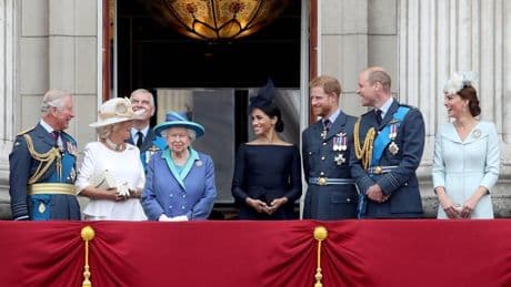 Elisabetta II, Carlo, William e Kate, i Windsor alle prese con fantasmi ed esorcismi