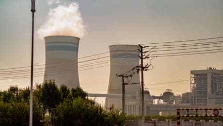 Occidente burocratiza, Asia construye: el contraste que pone en evidencia el modelo nuclear europeo