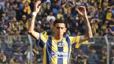 Así fue el debut de Di María: emoción, gol, retirada en camilla y lágrimas