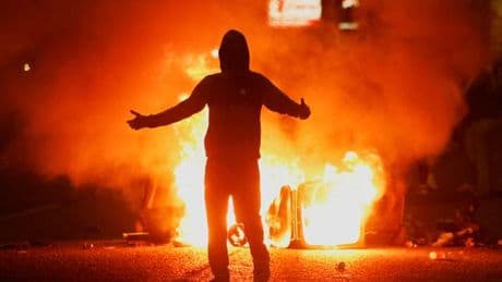 L’Irlande du Nord secouée par des émeutes “à caractère raciste”