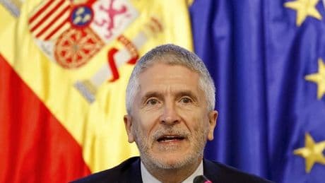 Marlaska se activa tras días bajo el fuego y otras cuatro crisis con medio perfil