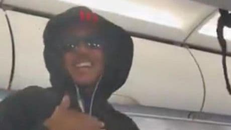 El lesionado Koundé, en vuelo regular a Milán para ser un culé más
