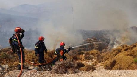 La Grèce frappée par plus de vingt incendies, la situation est aggravée par des vents violents