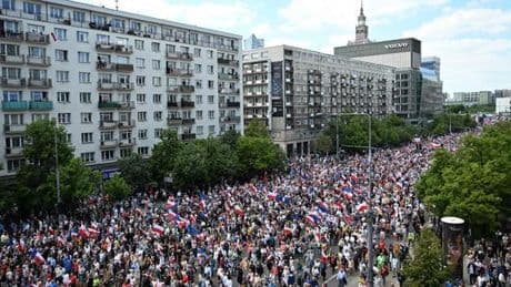 En Pologne, les partisans des deux candidats se mobilisent à une semaine du second tour de la présidentielle