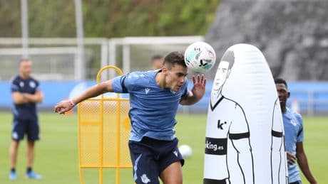 Sergio organiza un entreno repleto de posesiones para su primera función con público en Zubieta