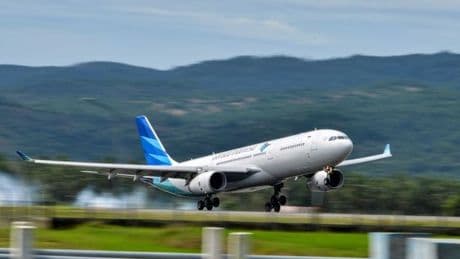 Cabin crew suspended as passenger makes shock discovery after phone vanishes