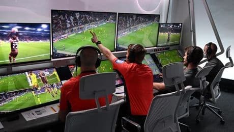 Neuerungen für Schiedsrichter: DFB hofft auf weniger Streit