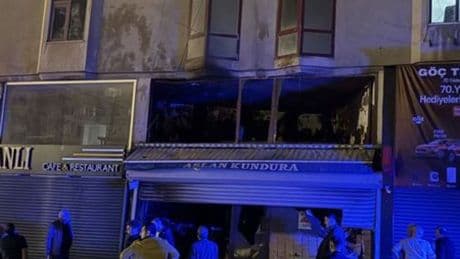 Küçükçekmece'de ayakkabı dükkanında yangın