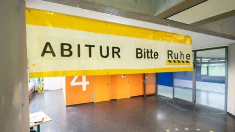 Prüfungen: Mit Deutsch geht's los: Abiprüfungen im Südwesten beginnen