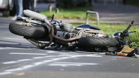 Polizeieinsatz: Mehrere Motorradfahrer bei Unfall schwer verletzt