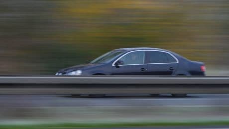 A59 bei Düsseldorf: "Autobahngold"-Betrüger enttarnt – zwei Festnahmen
