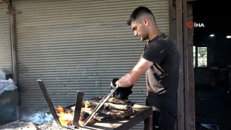 Adana sıcağında "Kelle Paça" ütücülerin zorlu mesaisi