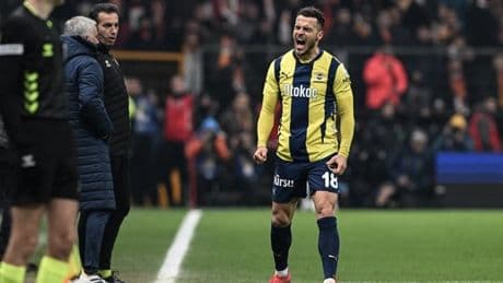 Derbi öncesi Filip Kostic'ten Fenerbahçe'ye kötü haber!