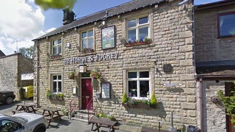Bizarrer Pub-Prozess - Familie nach Restaurantbesuch plötzlich reich