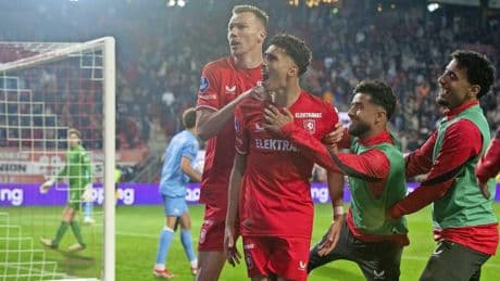 Tiental FC Twente schakelt op het tandvlees NEC uit en staat in finale play-offs tegen AZ