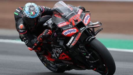 Bezzecchi gana en la locura de Silverstone