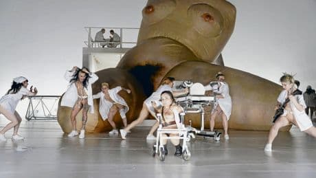 »A year without summer« | Florentina Holzinger: Sex und Scheiße in Musical-Form