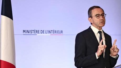 Naturalisations : Bruno Retailleau « assume de durcir les critères »