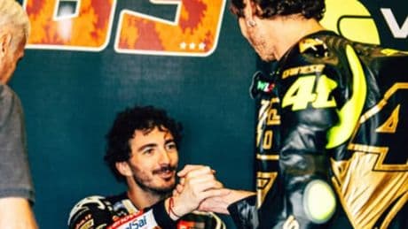 El 'cónclave' Rossi - Bagnaia para luchar contra Márquez en Silverstone