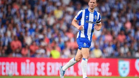 Net geen droomdebuut voor Luuk de Jong bij FC Porto, wel fraaie start voor trainer Francesco Farioli door ruime zege