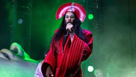 Empire of the Sun arrasa en Noches del Botánico con su show psicodélico en Madrid